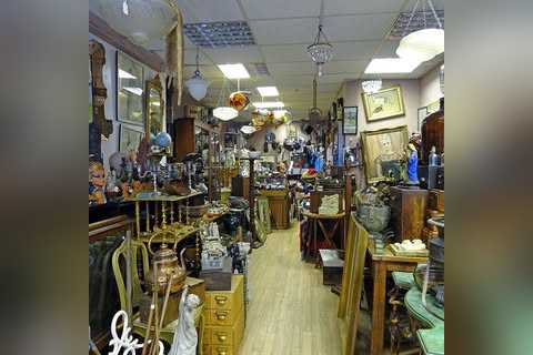 Paul's Emporium - Islington Antiques in London