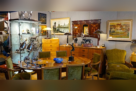 The Cotswolds, Decorative Antiques & Art Fair in Tetbury