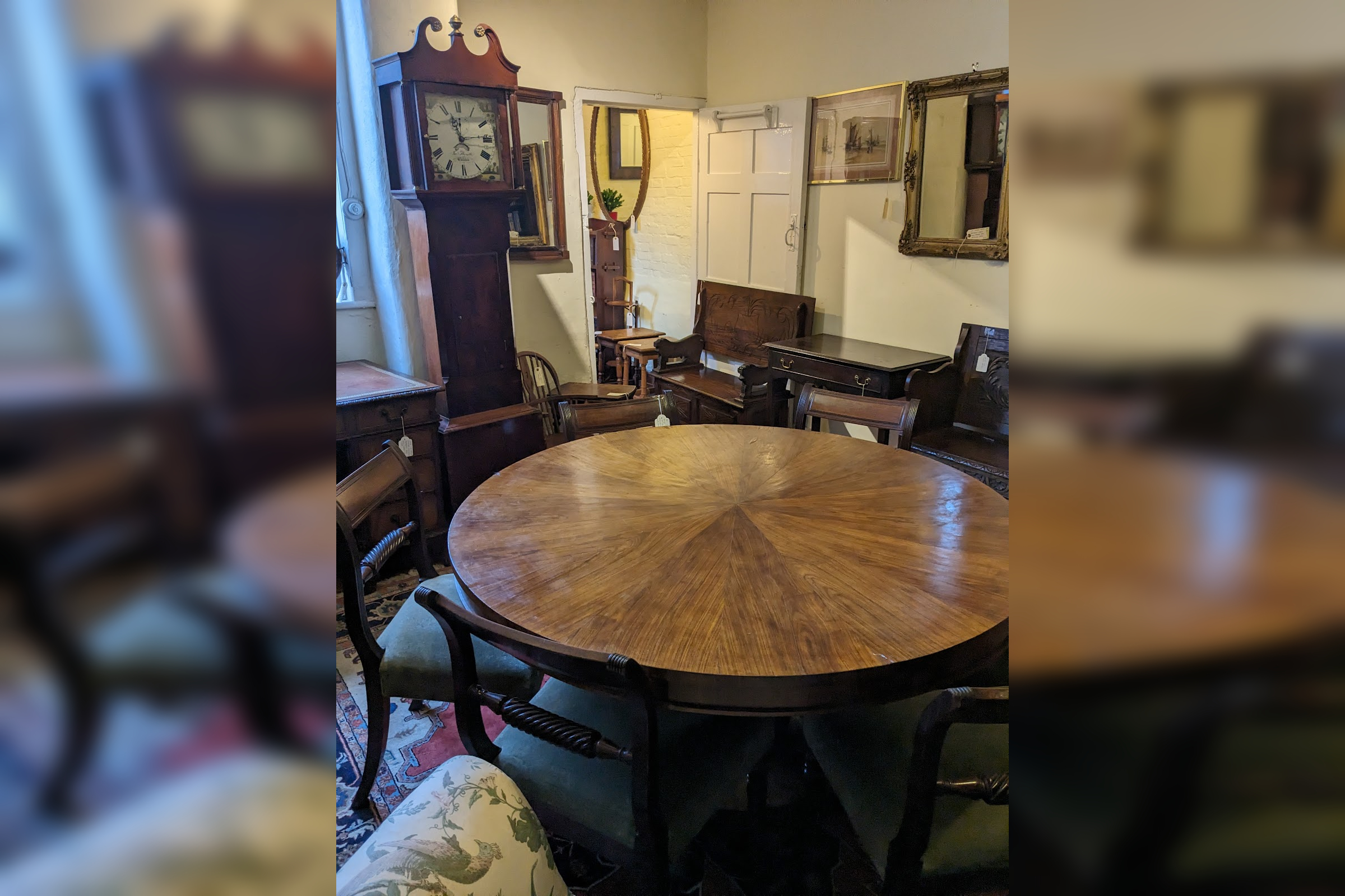 Roger King Antiques in Hungerford