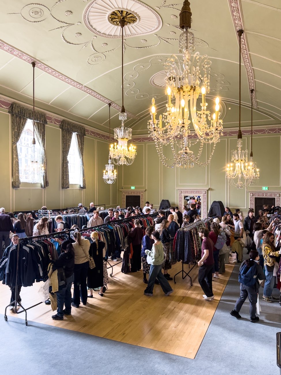 Swipe Vintage x Bath Kilo Sale in Bath
