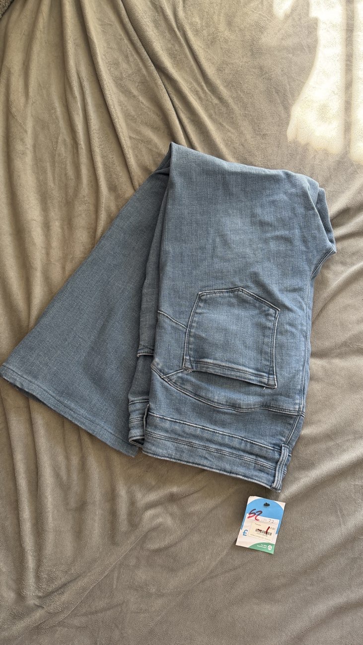 My favourite flared jeans! bought at Sue Ryder for £1.00