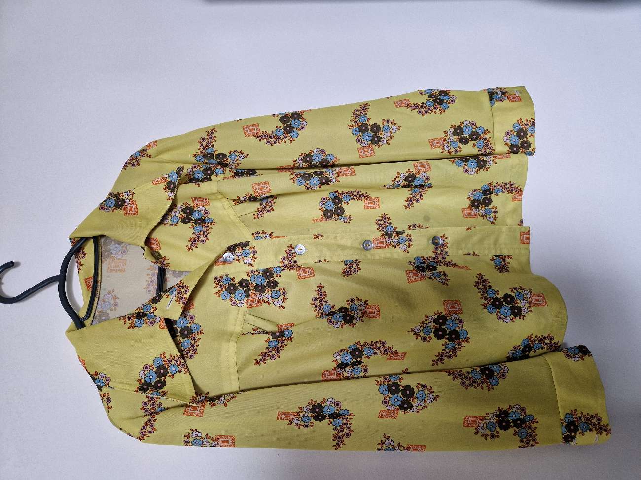 How is this for colour? 🤣 bought at Hazel’s Nuts About Vintage for €25.00