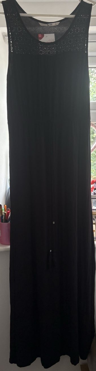 Black summer dress 🤌 bought at British Heart Foundation for £3.00