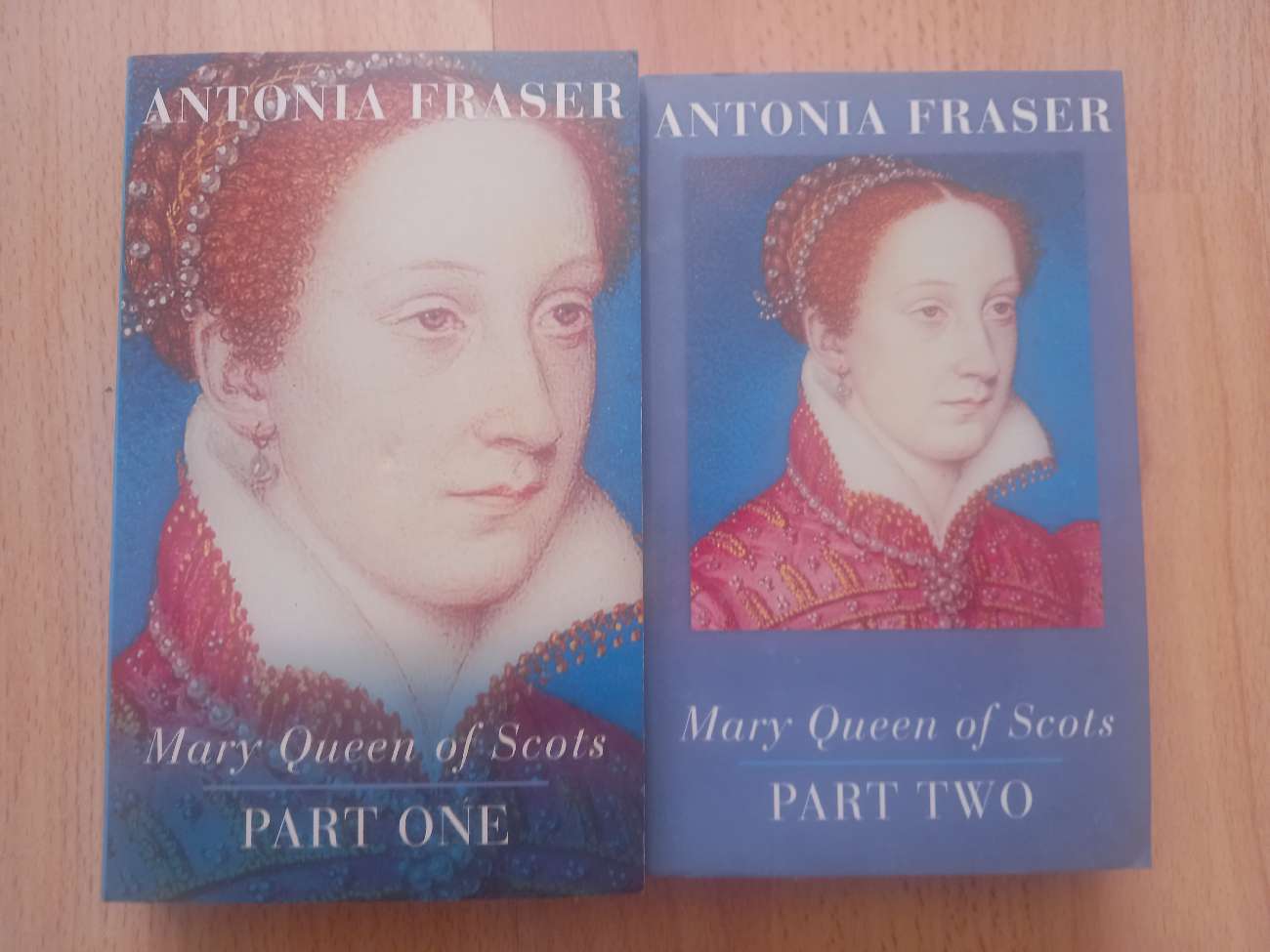 4 books for a £1 or 50p each. it's always lucky when I find a pair. Mary Queen of Scots. 😍 bought at Salvation Army for £1.00