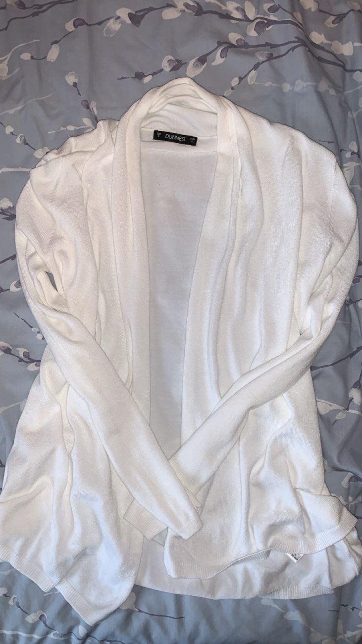 ✦ simple white cardigan ✦ bought at British Red Cross for £4.00