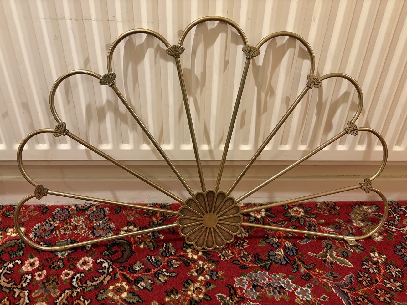 Fan shaped metal thingy. Any idea what it’s from? It’s the same size as my fireguard product bought at Helianthus emporium for £15.00