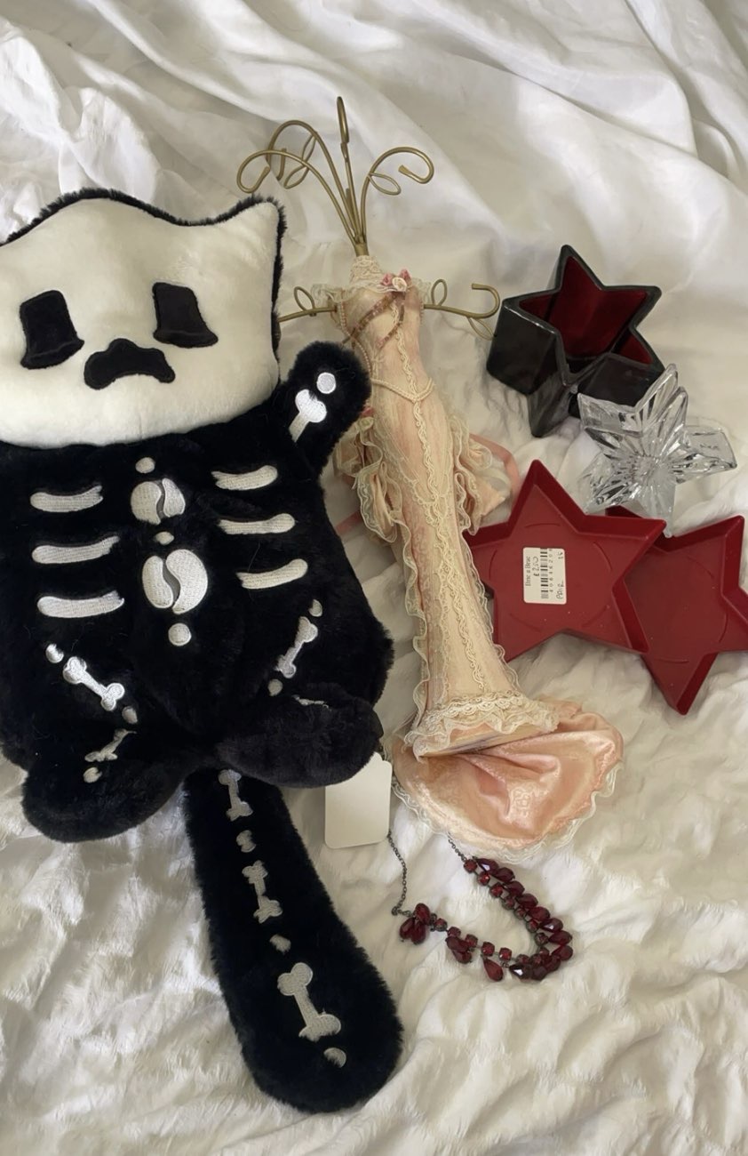 Charity shop haul bought at Hope House Wrexham Shop for £10.00