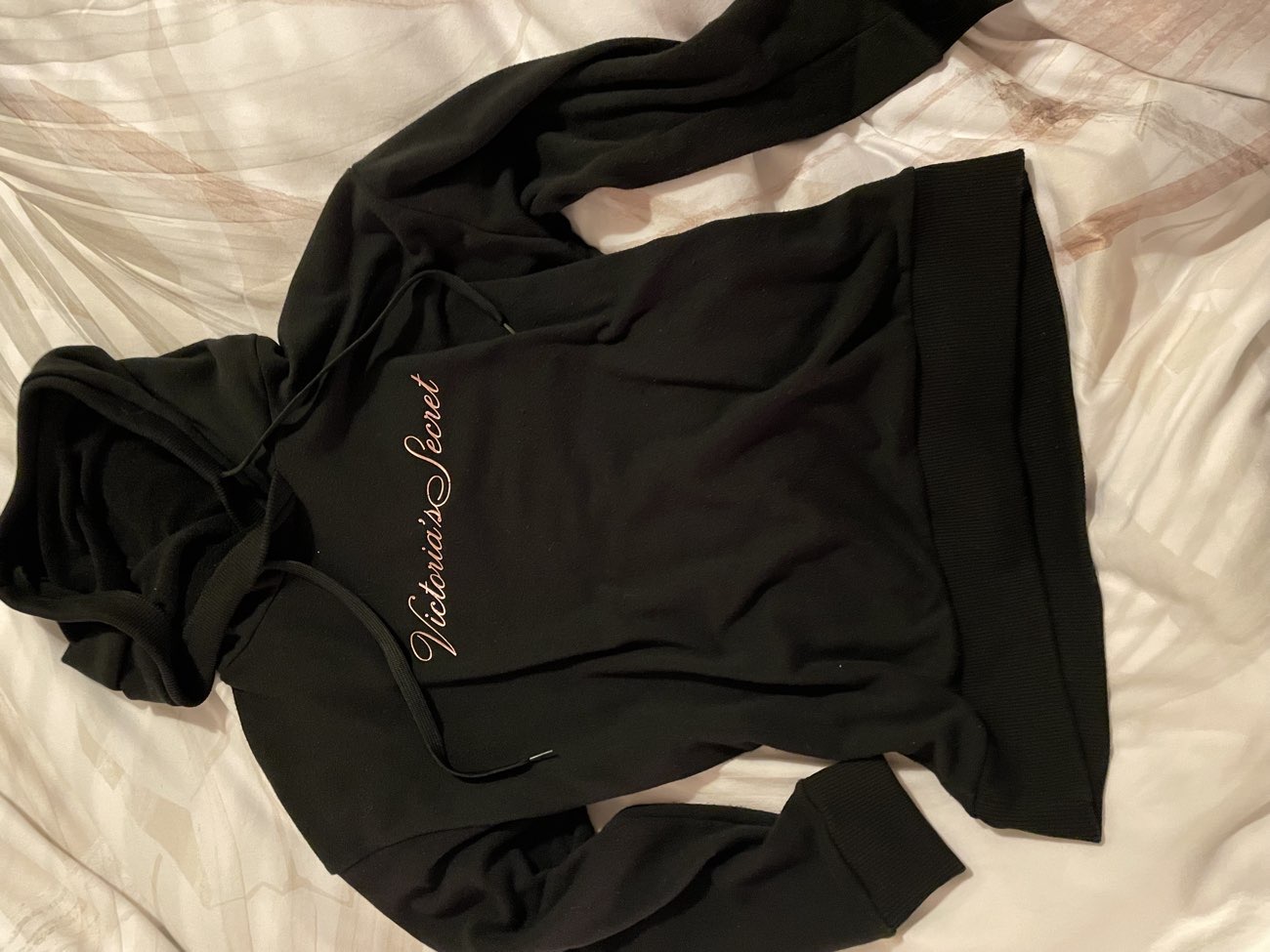 Victoriaβs Secret hoodie! wasnβt sure at first but the fit is really cute! bought at CRY shop for Β£5.00
