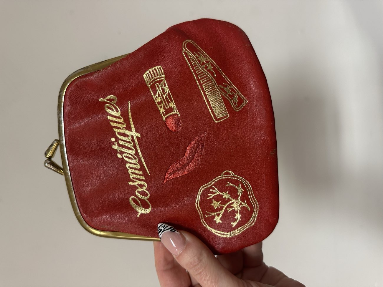 1950s Novelty Cosmetiques Leather Purse 😭💄💋 Bloody love this! product bought at British Heart Foundation for £3.00