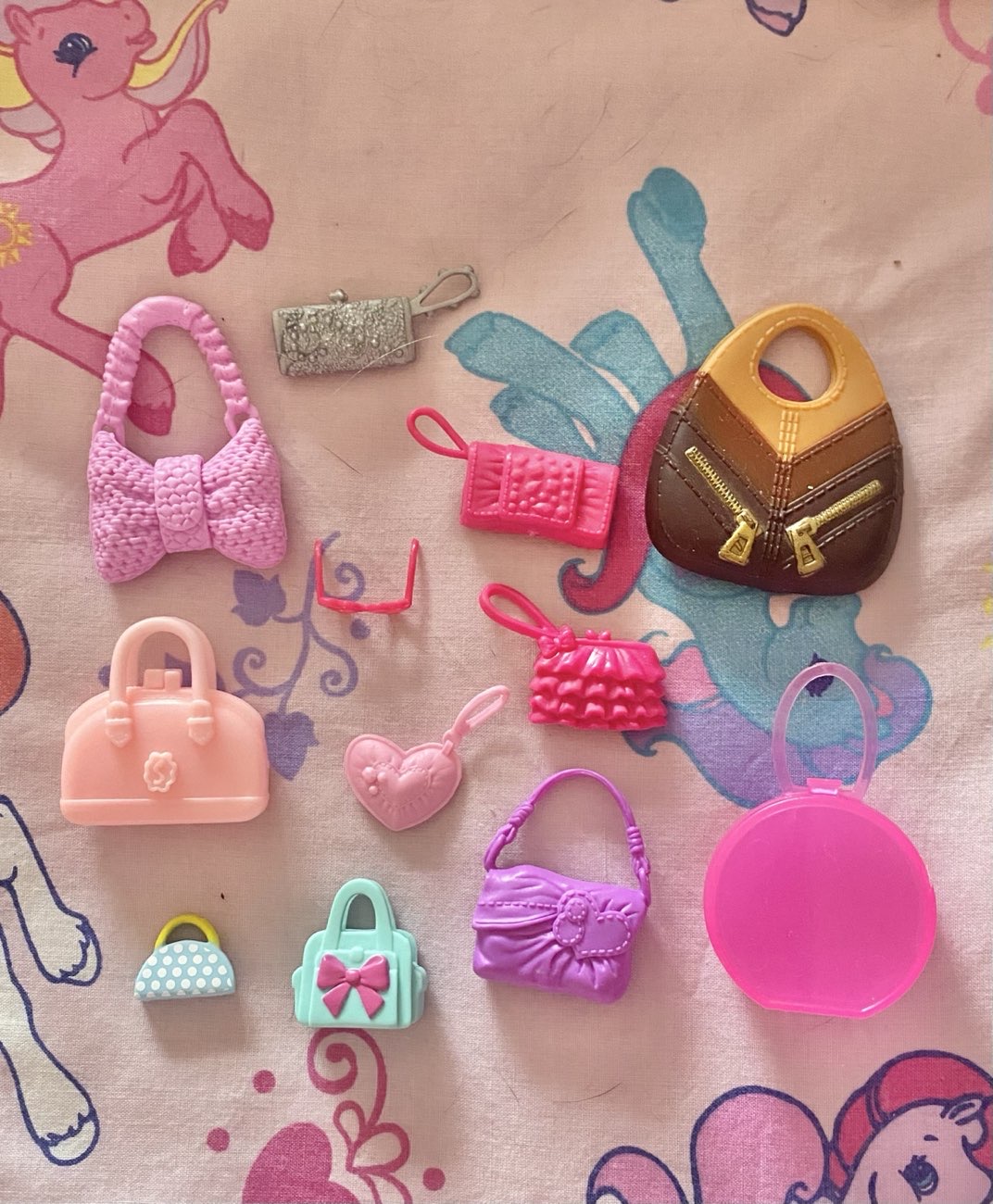 Bundle of dolls handbags bought at Mind for £1.50