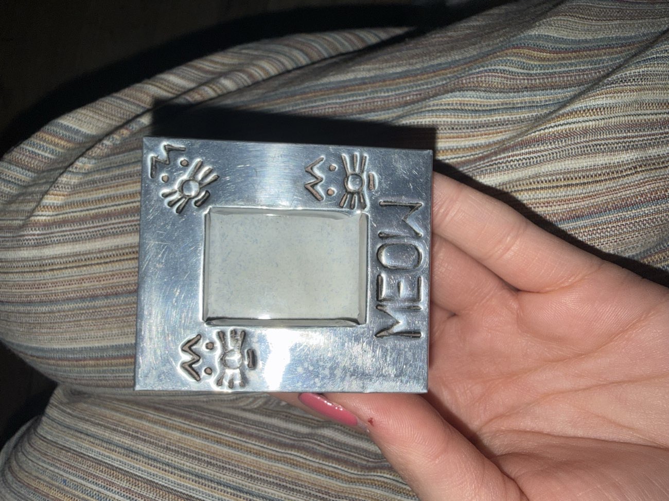 Tiny cute cat picture frame - had to get this! product bought at The Salvation Army for £1.00