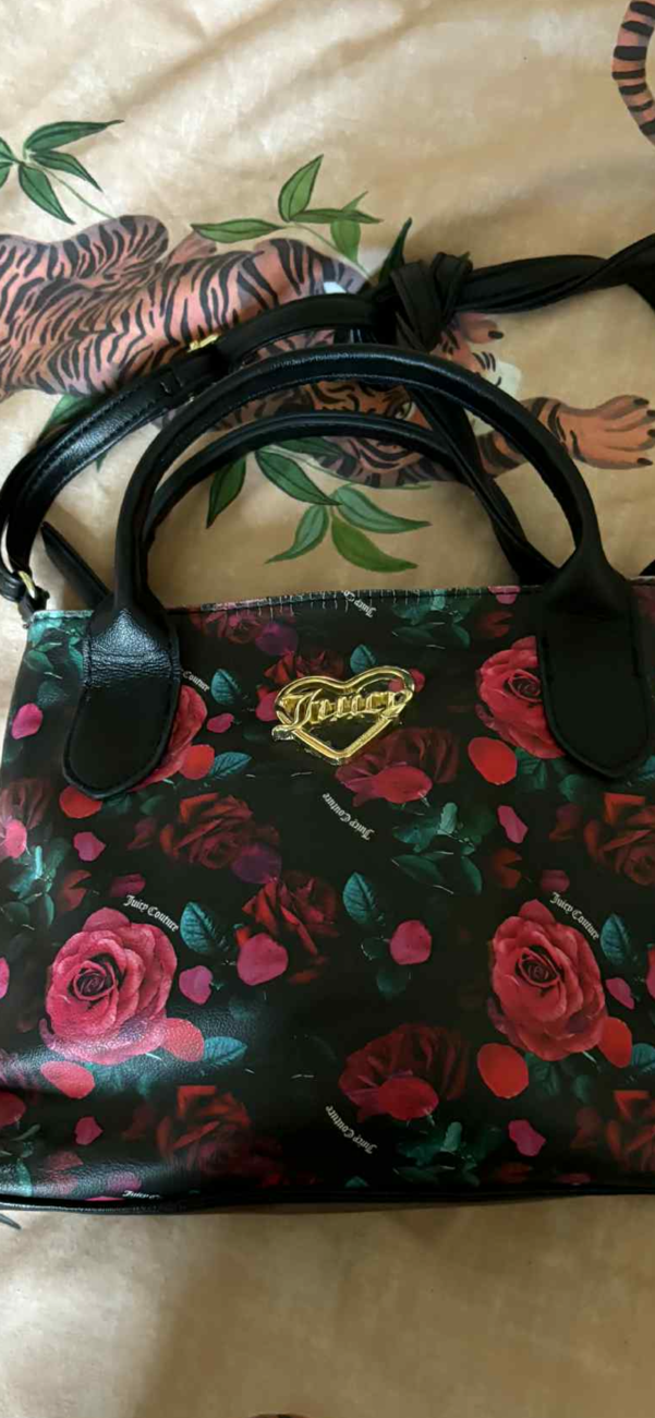 Juicy Couture bag 🌸🩷 bought at The Salvation Army for £5.00