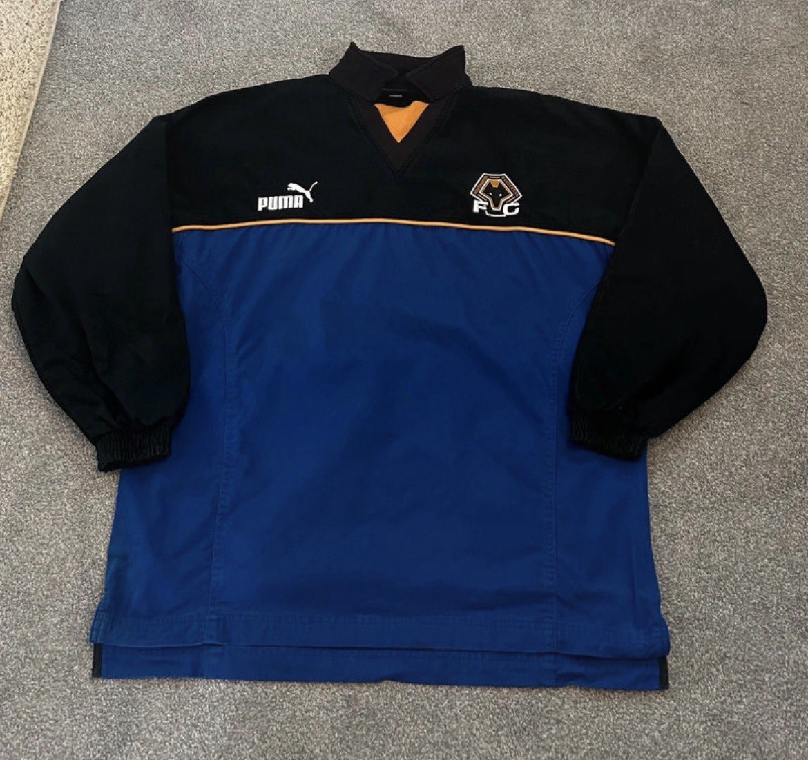Retro wolves top product bought at Cats Protection Charity Shop for £6.00