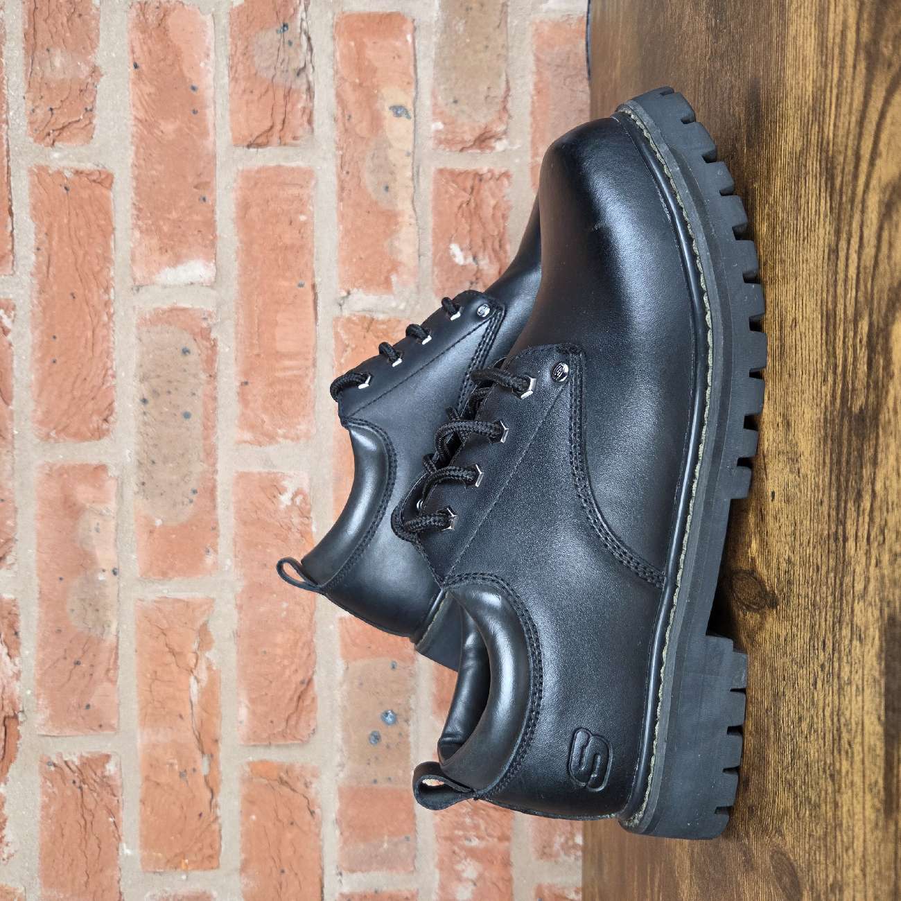 Skechers UK 8 Black Tom Cats Shoes Men's Extra Wide Fit bought at Hope House Bangor Shop for £6.50
