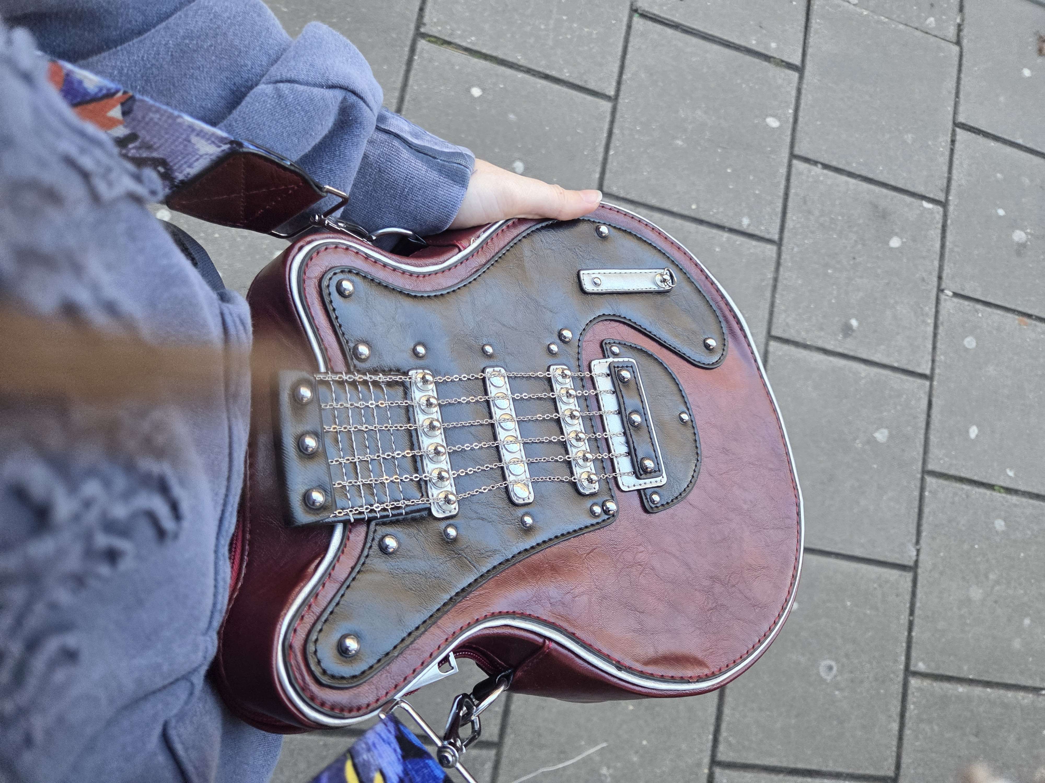 guitar bag😫😫 saw it through the door and was like MINEEEE 🥹😫 bought at Penny Brohn UK Hub for £7.00