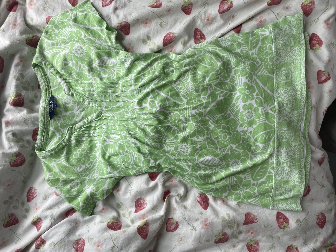 kind of fugly but cute tie back top that didn’t end up fitting that well 😅😅 bought at Sue Ryder for £3.00