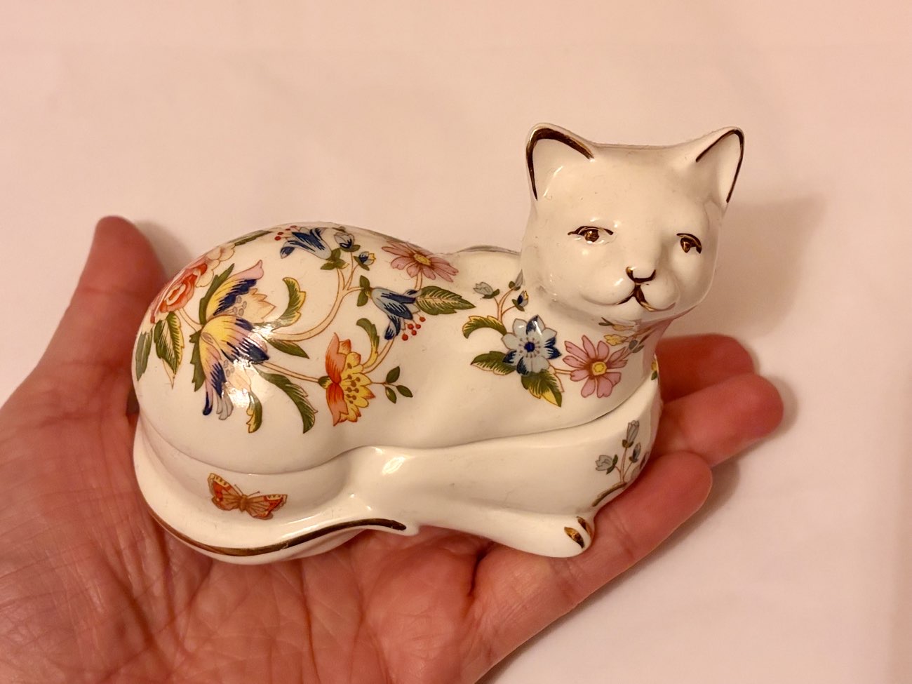Floral cat trinket box bought at The Salvation Army for £8.00