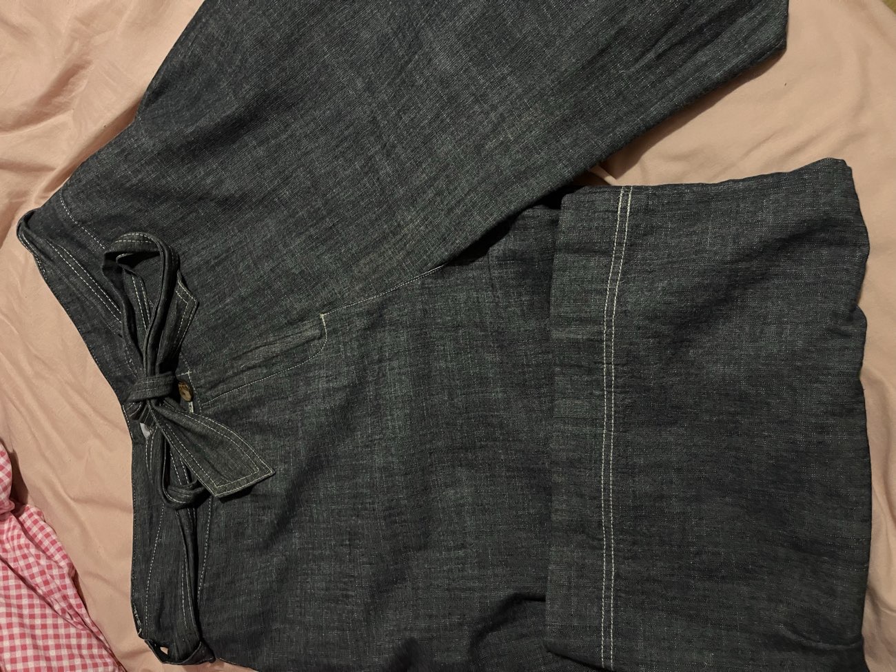 Roger + Roger 3/4 Denim Trousers! Got them in a bigger size and love how they look oversized! 💅🏻 bought at The Air Ambulance Charity Shop for £3.00