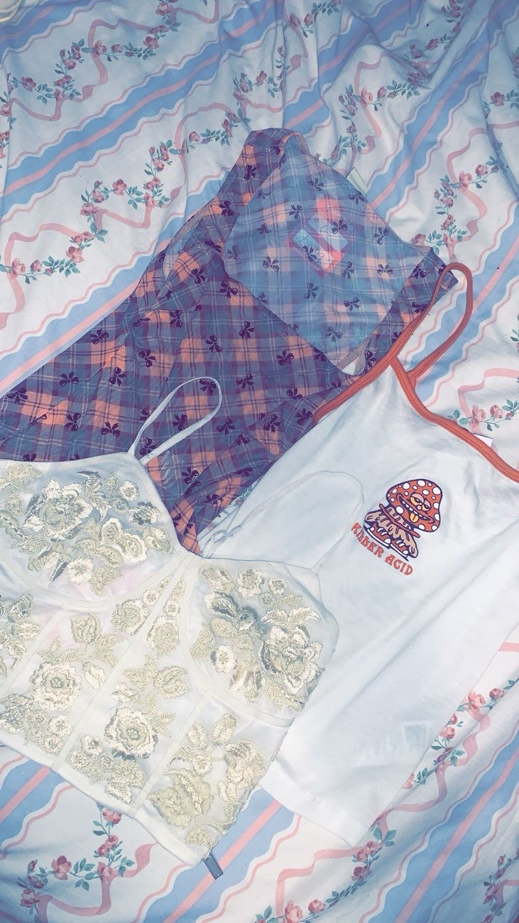 second hand shop, always find things i like there ❤️ bought at New Life for £8.00