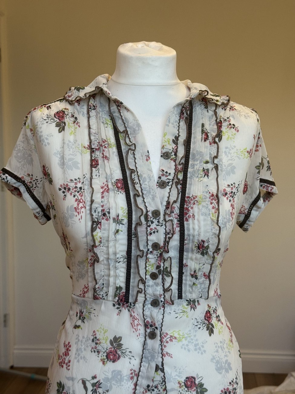 🍫Beautiful, Floral Cinch Mesh Top - Next 🌺 bought at The Children's Society for £6.99