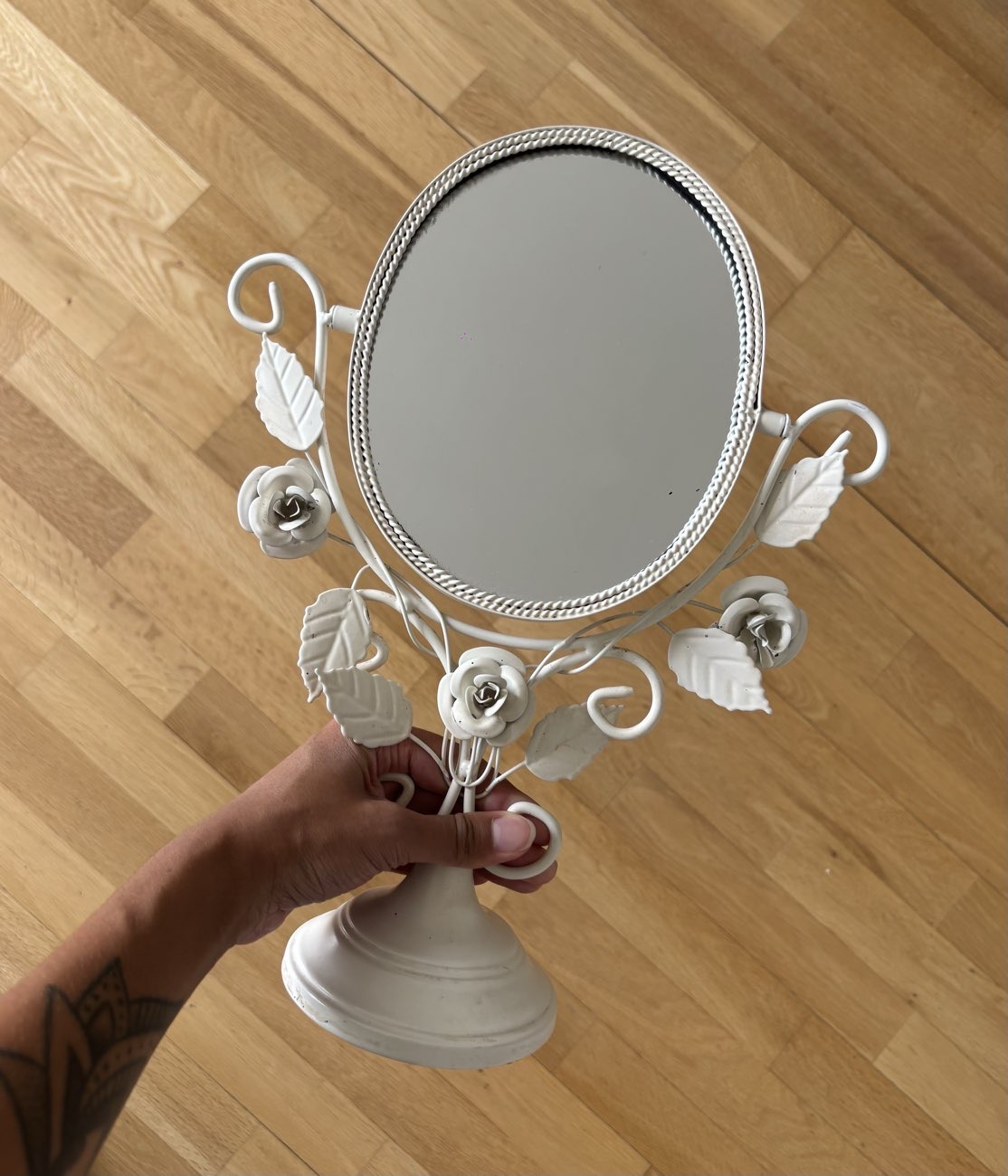 Gorgeous vintage mirror with metal flower detail bought at All Aboard for Β£8.00