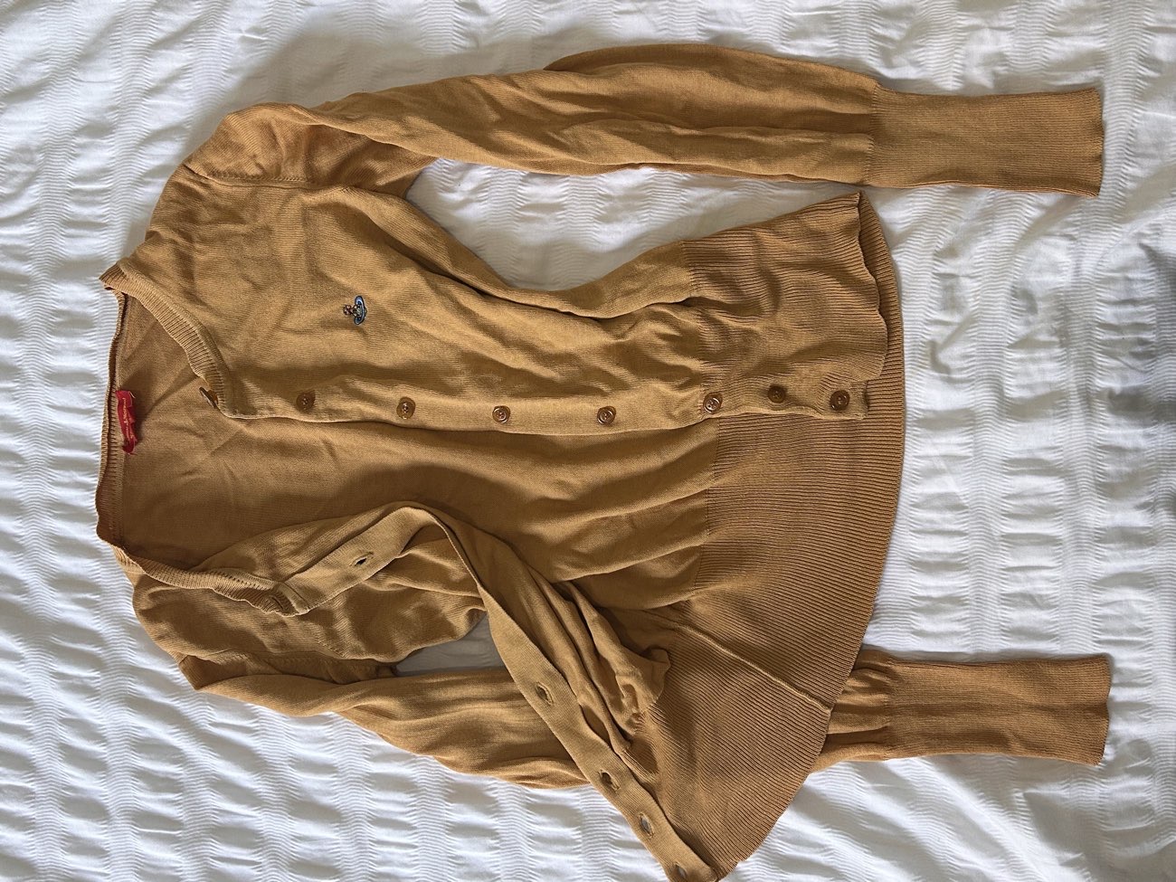 insane finds today! vw for £16 ! and H&M too for £4. price range is amazing and suitable and sometimes has 50%off stickers! bought at DAPP for £20.00