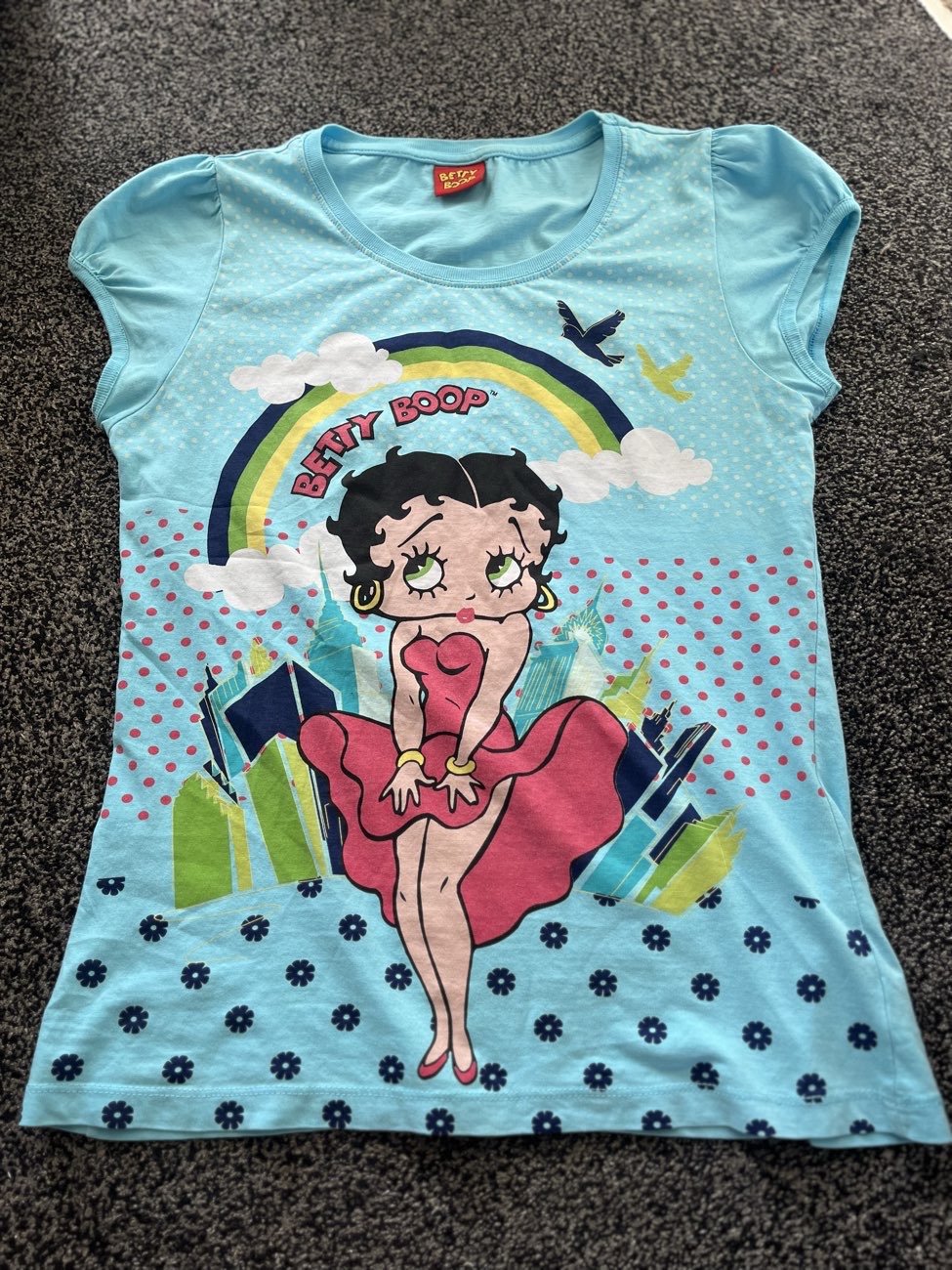 2008 Betty Boop Tee!~ π r u kidding me??! bought at Cancer Research UK for Β£4.95