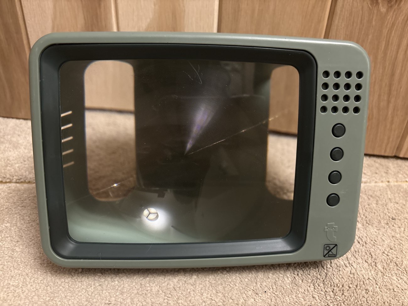 Flying tiger phone tv thing 🤩 (came with box just already opened it) bought at British Heart Foundation for £3.00