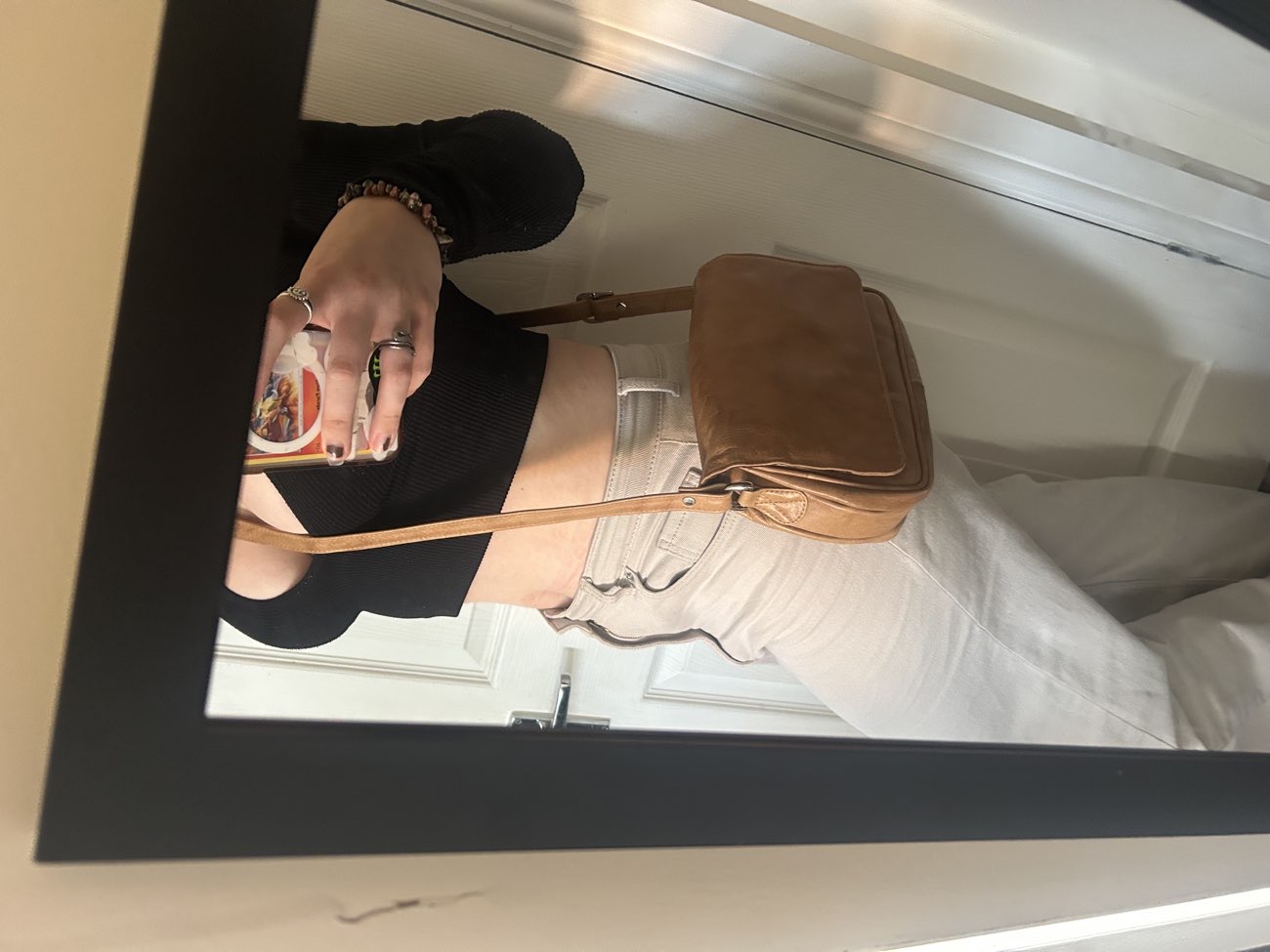 cute and affordable lil brown crossbody bag 🤎!! product bought at CAFFE Charity Shop for £3.00