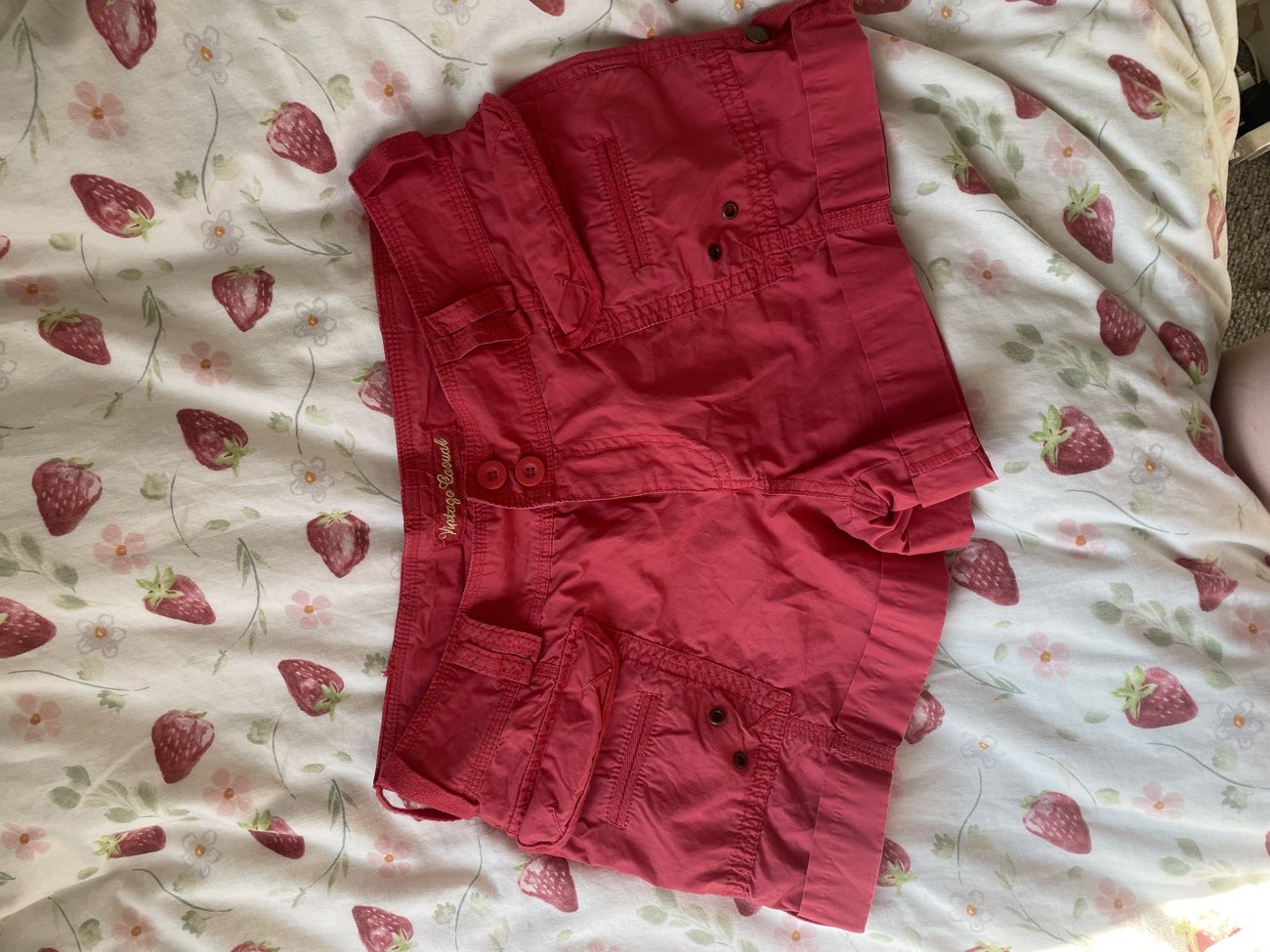 coral pink cargo mini shorts with a £5 note in the pocket oh yeah 👅 bought at St Christopher's Hospice Shop for £4.00