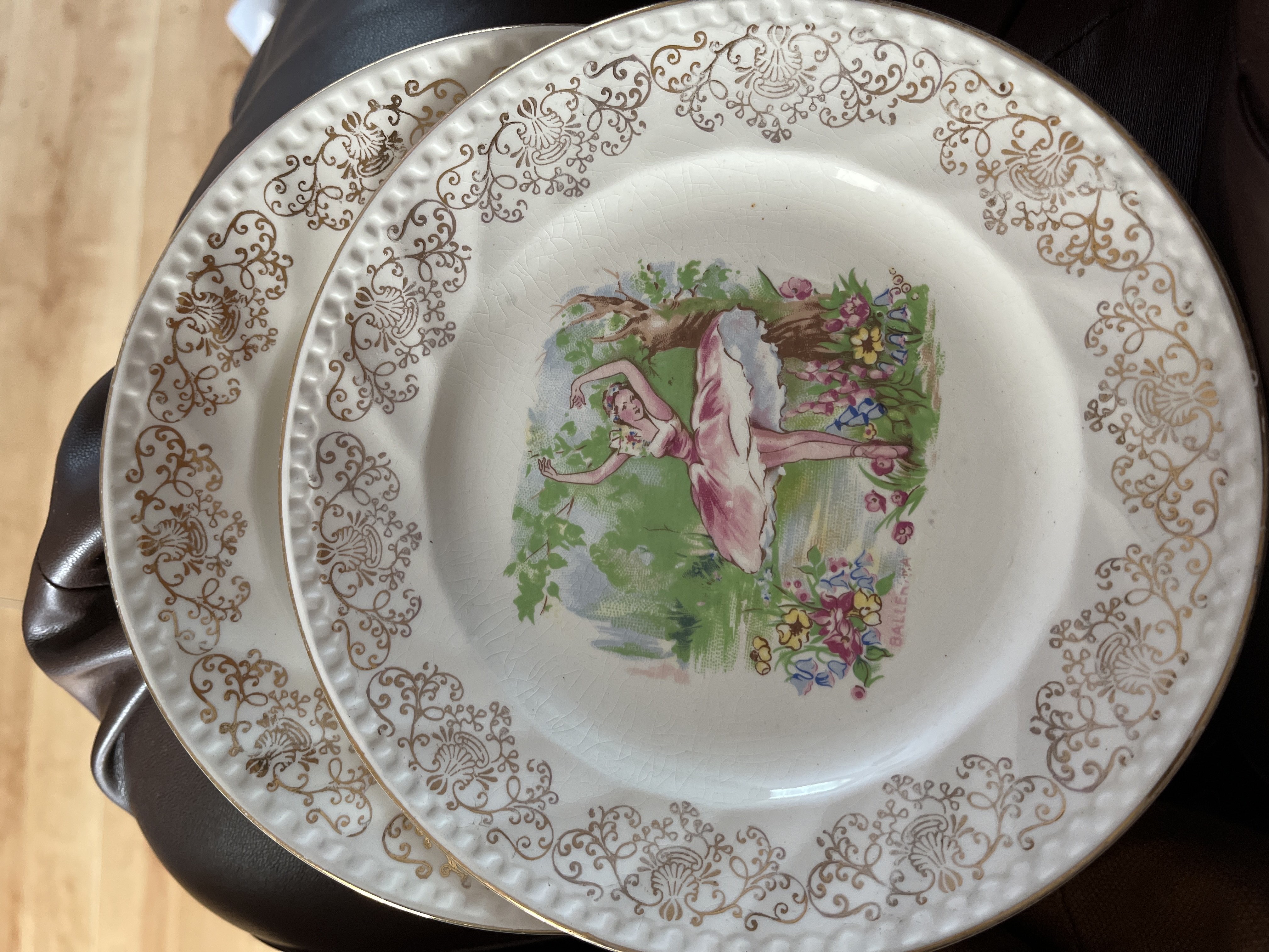 Very pretty and delicate small plates product bought at DEBRA UK for £2.00