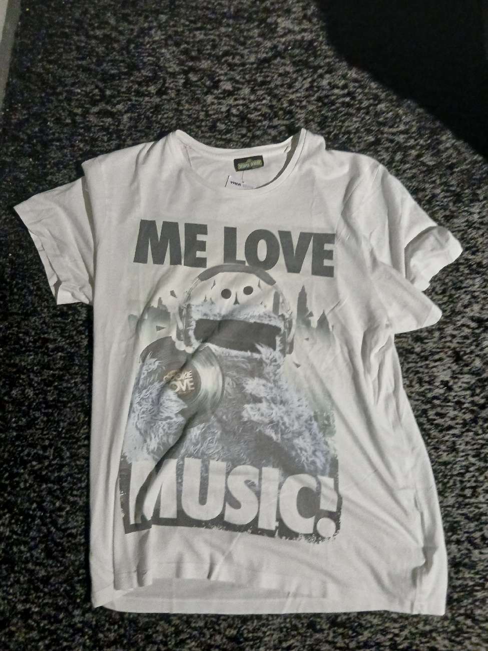 Cookie Monster 'Me Love Music' Shirt product bought at YMCA Shop for £3.00
