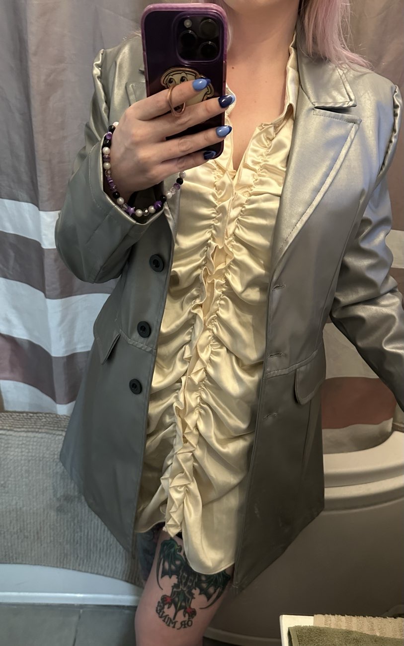 & this mental pleated blouse & 90s silver PVC boxy jacket 👽all 4 for £12 🤯 bought at White Rose Outlet Nottingham for £12.00