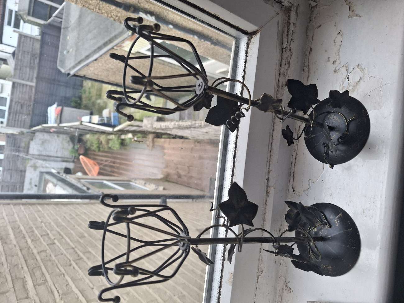 ☆ 2 metal flower stem holders 😍 product bought at Age UK Charity Shop for £4.99