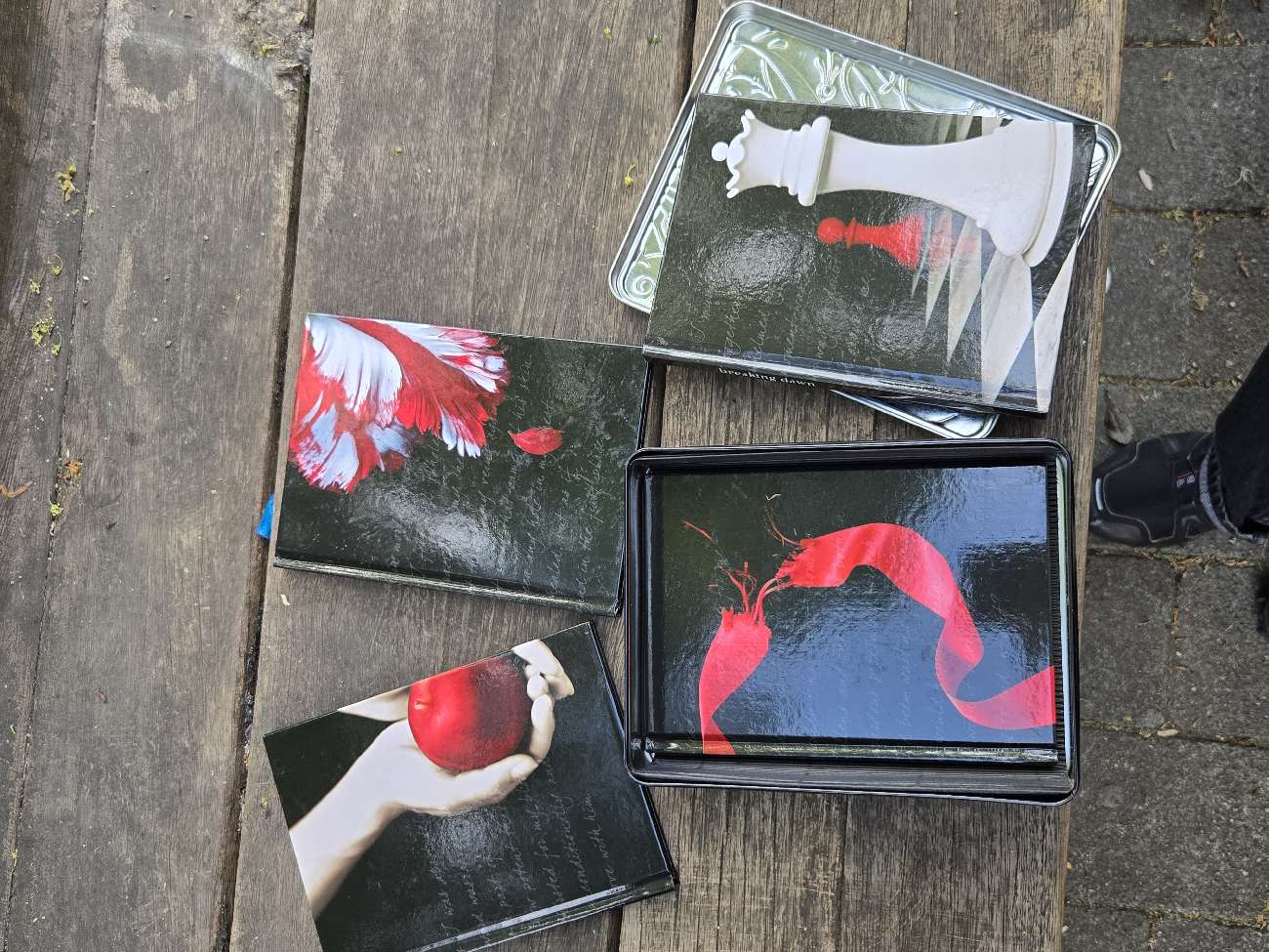 Twilight Saga Memorabilia Journal set in collectable tin box bought at Events Field Car Boot for £2.00