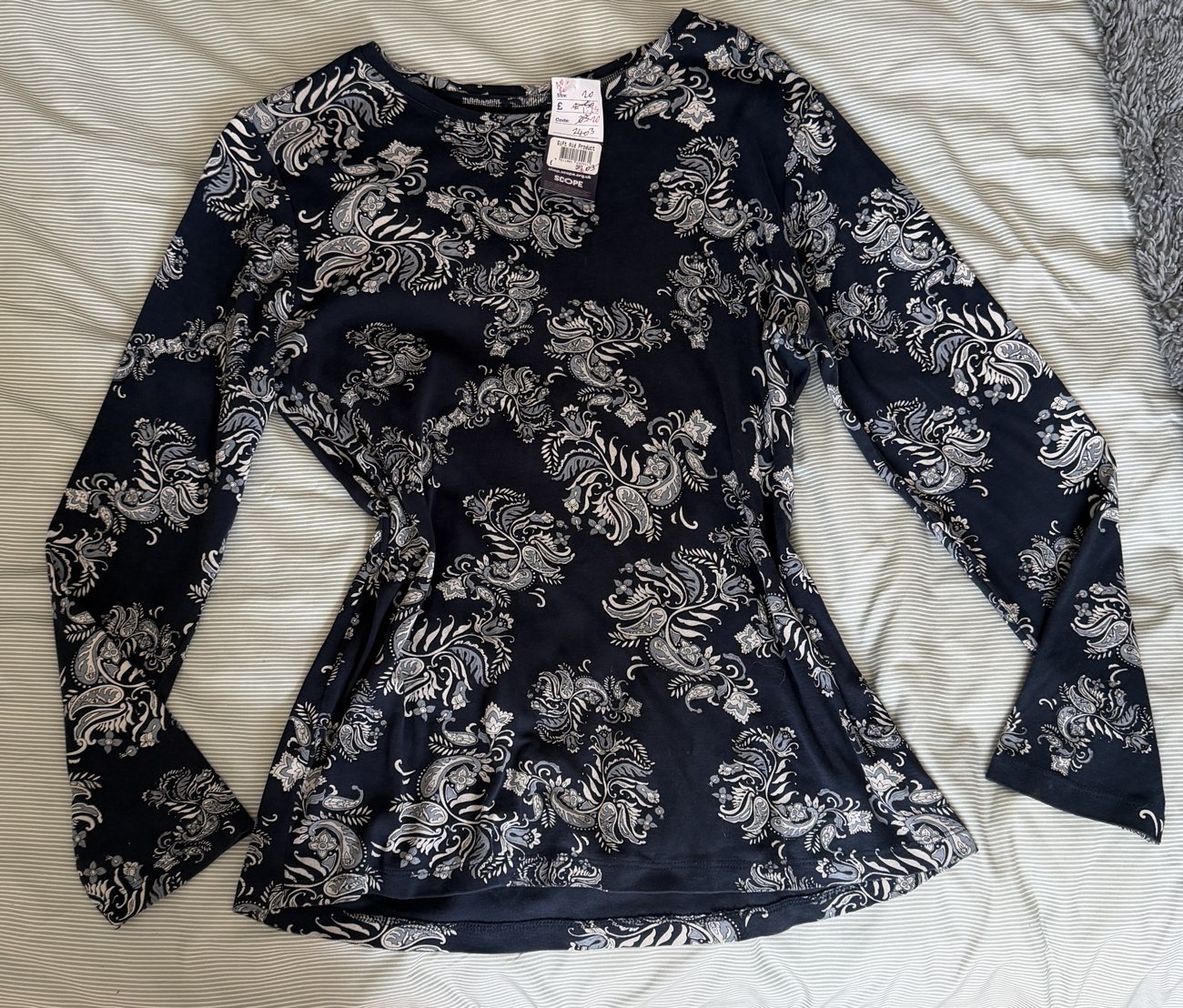 Gorgeous navy boho style top product bought at Scope for £1.25