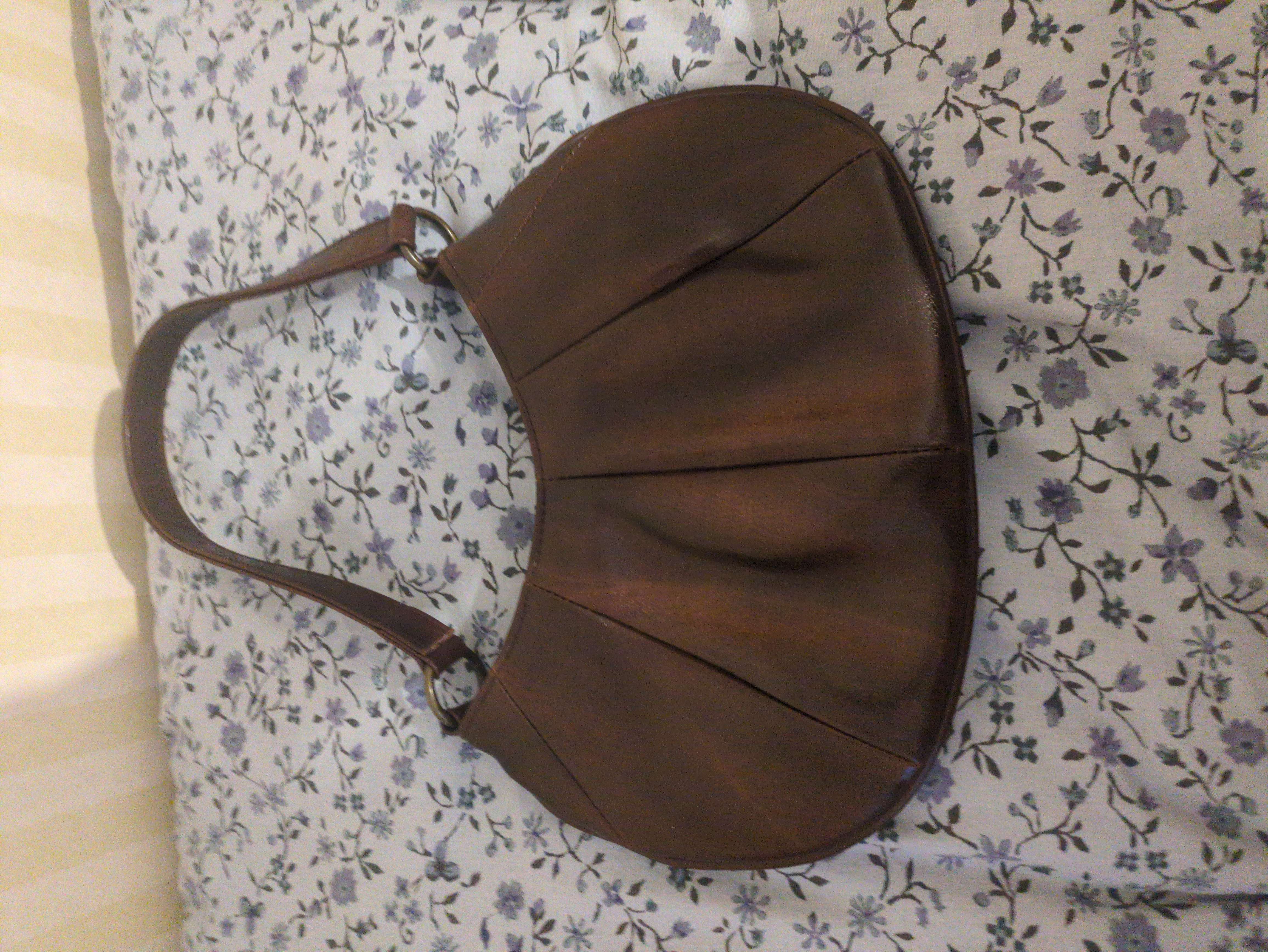 Leather pleated purse product bought at Hope rescue for £3.00