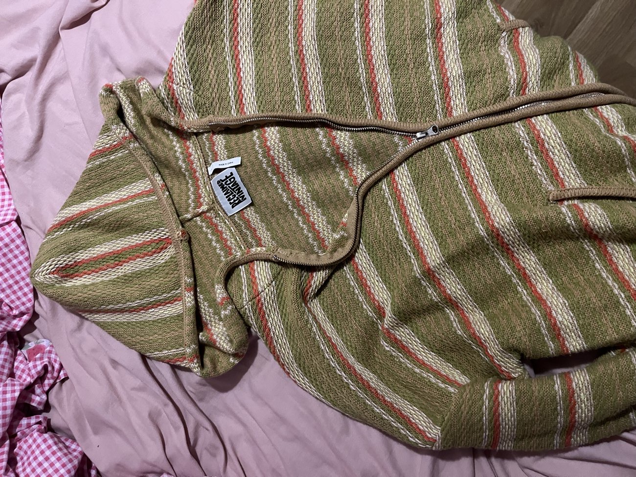 Reclaimed Vintage Zip Up! Literally saw it out the corner of my eye! ✨ bought at Gotham Car Boot for £1.00