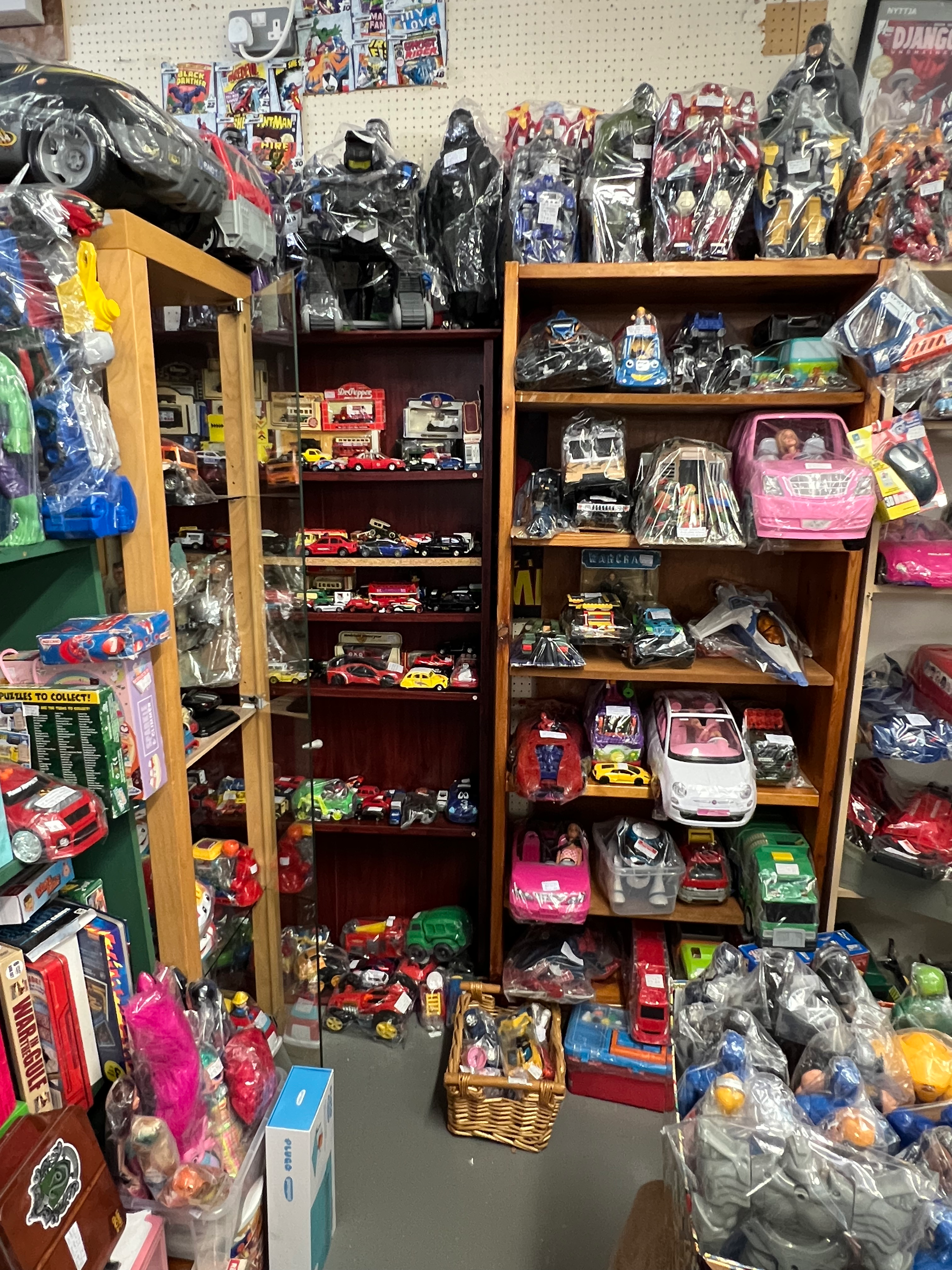Bygone Times: A Treasure Trove of Antiques and Collectables